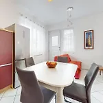 Апартаменти Amazing In With Wifi