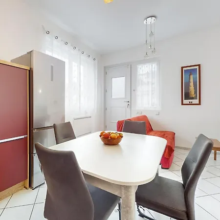 Lejlighed 1 Bedroom Cozy Apartment In Royan
