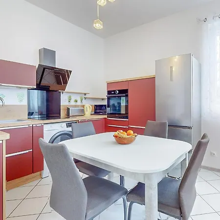 1 Bedroom Cozy Apartment In Royan Lejlighed *